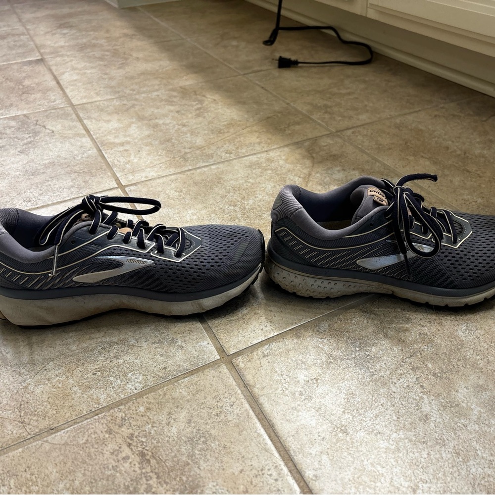 Brooks Ghost 12